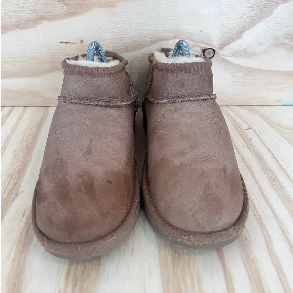 UGG Australia - Classic Ultra Mini - Boots - Brown - Women's - 7 - S/N 1130750K